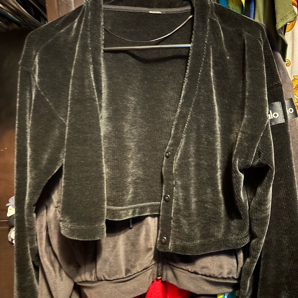 ALO Yoga Black Cropped Button-Up Jacket - Picture 3 of 4